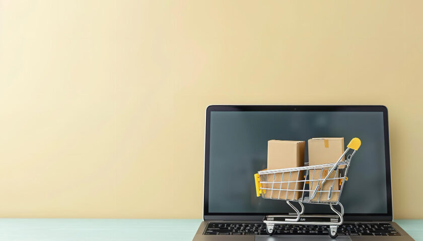 petit cadi sur un ordinateur